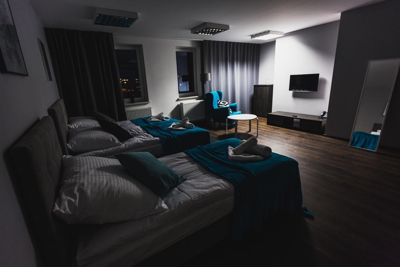 Czarno Na Bialym Hotell Krasków Eksteriør bilde