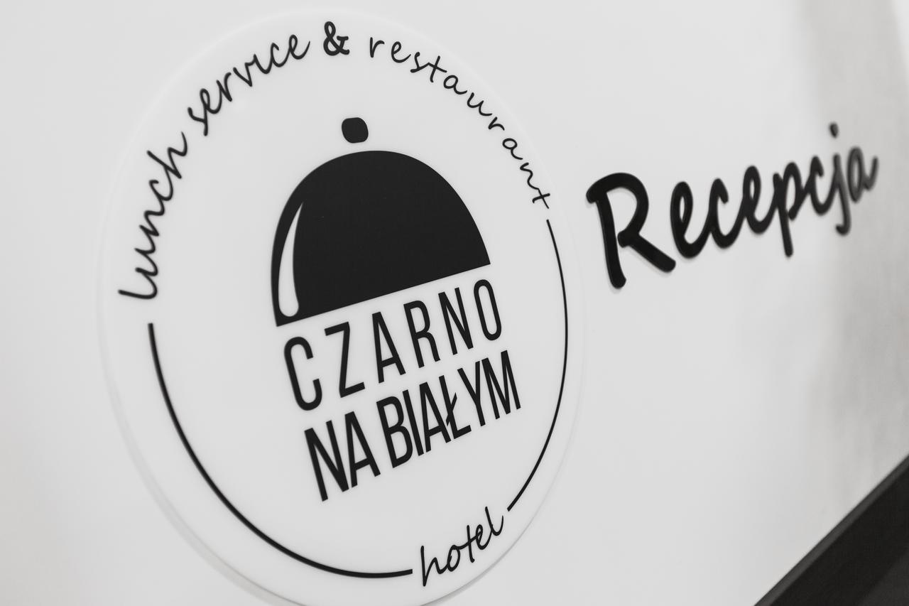 Czarno Na Bialym Hotell Krasków Eksteriør bilde