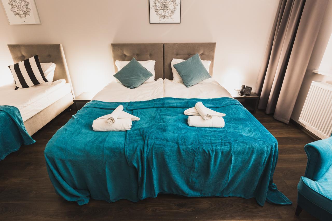 Czarno Na Bialym Hotell Krasków Eksteriør bilde