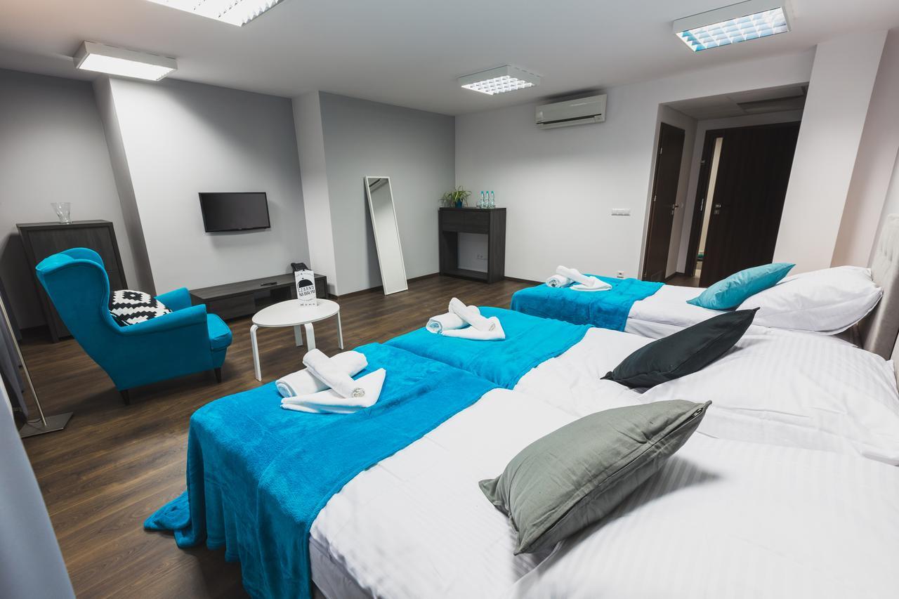 Czarno Na Bialym Hotell Krasków Eksteriør bilde
