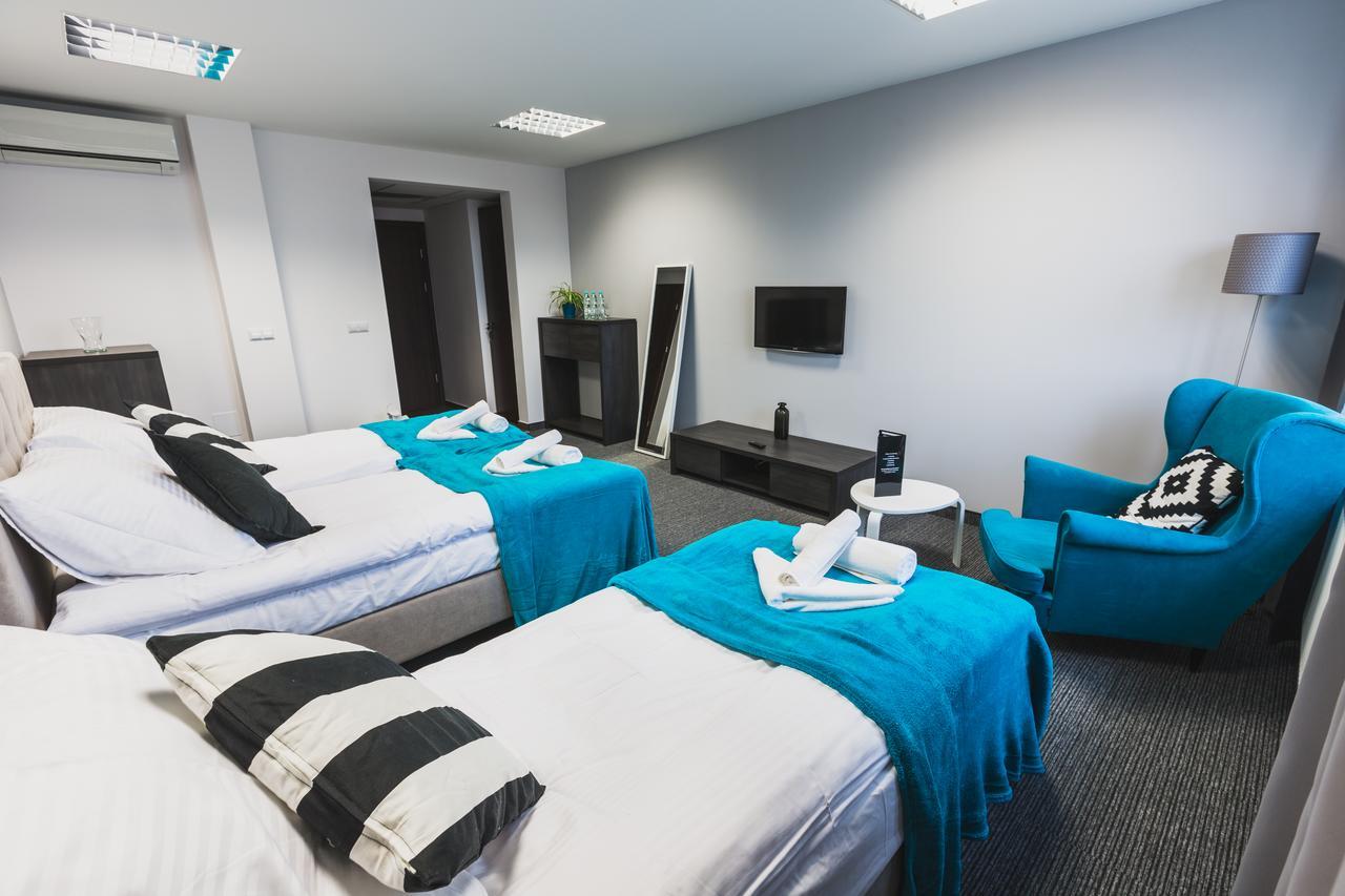 Czarno Na Bialym Hotell Krasków Eksteriør bilde