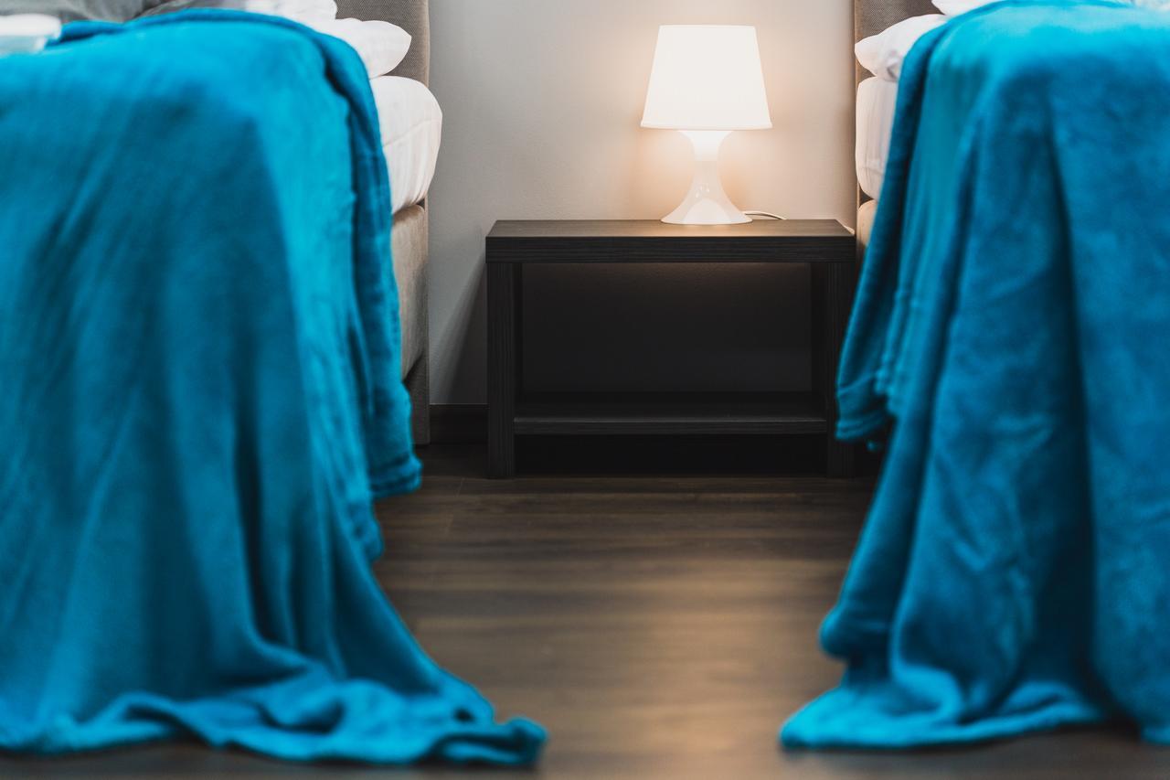 Czarno Na Bialym Hotell Krasków Eksteriør bilde